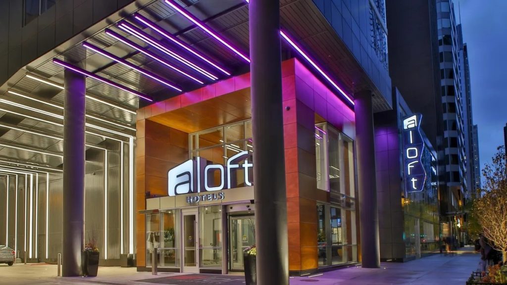 Aloft Chicago Mag Mile entrance